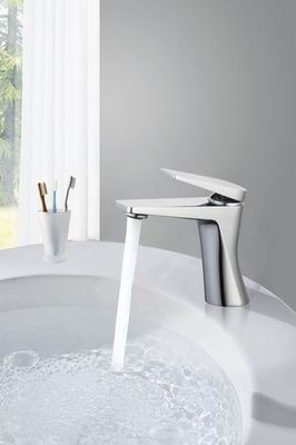 Couvercle de coulée Monté robinet de bassin de salle de bains à poignée unique Mixeur de robinets d'eau chaude et froide
